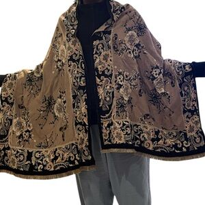 Vintage style Wrap Fleece Shawl Cozy Cover Up tan &  Black